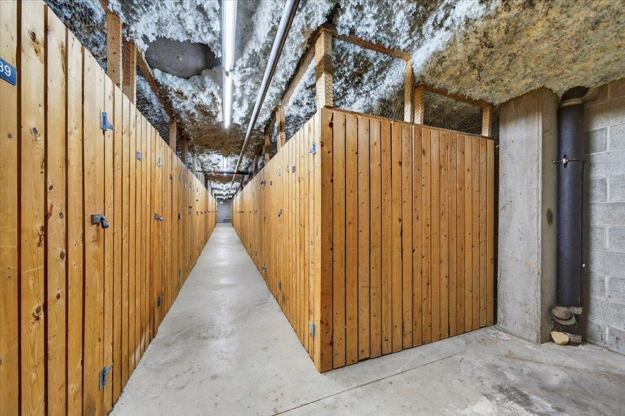 211 3600 Windcrest Drive North Vancouver, BC - 26