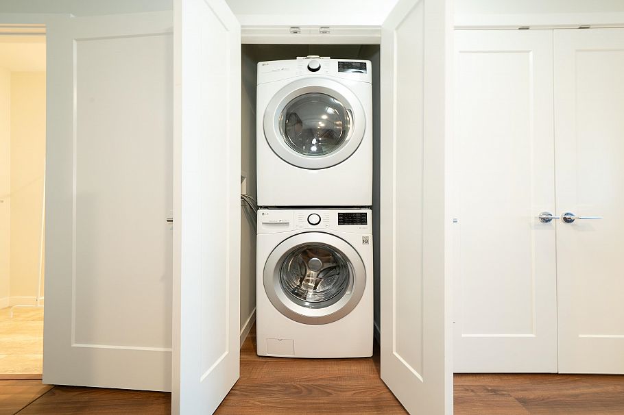 907 8699 Hazelbridge Way Richmond, BC - 21