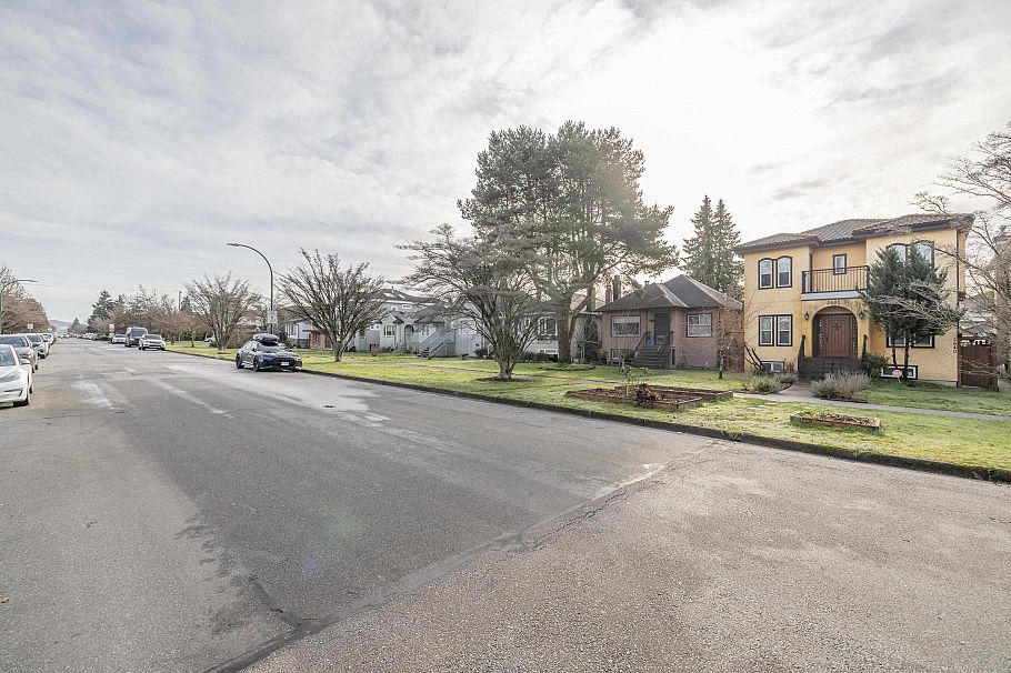 2638 Charles Street Vancouver, BC - 2