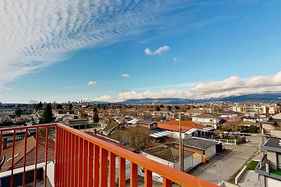 2 2915 E 5th Avenue Vancouver, BC - 24