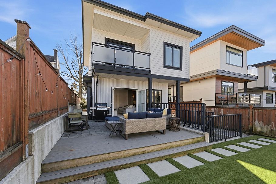 212 E 18th Street North Vancouver, BC - 1