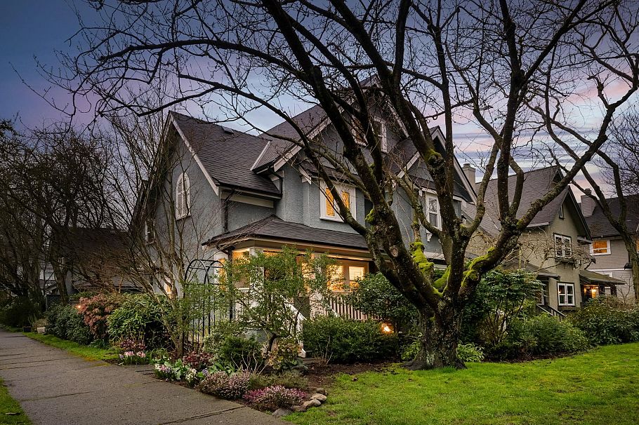 195 W 13th Avenue Vancouver, BC - 1