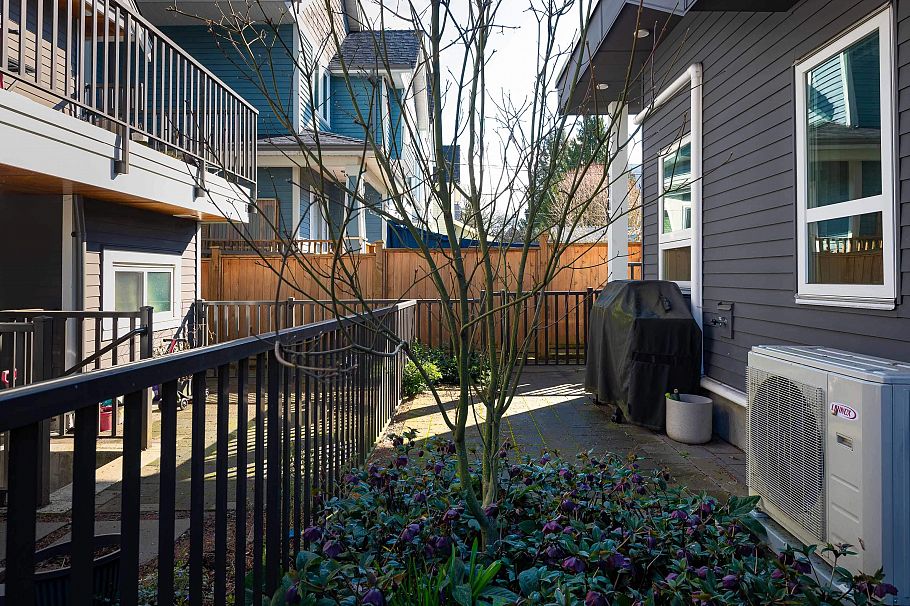 1346 E 11th Avenue Vancouver, BC - 22