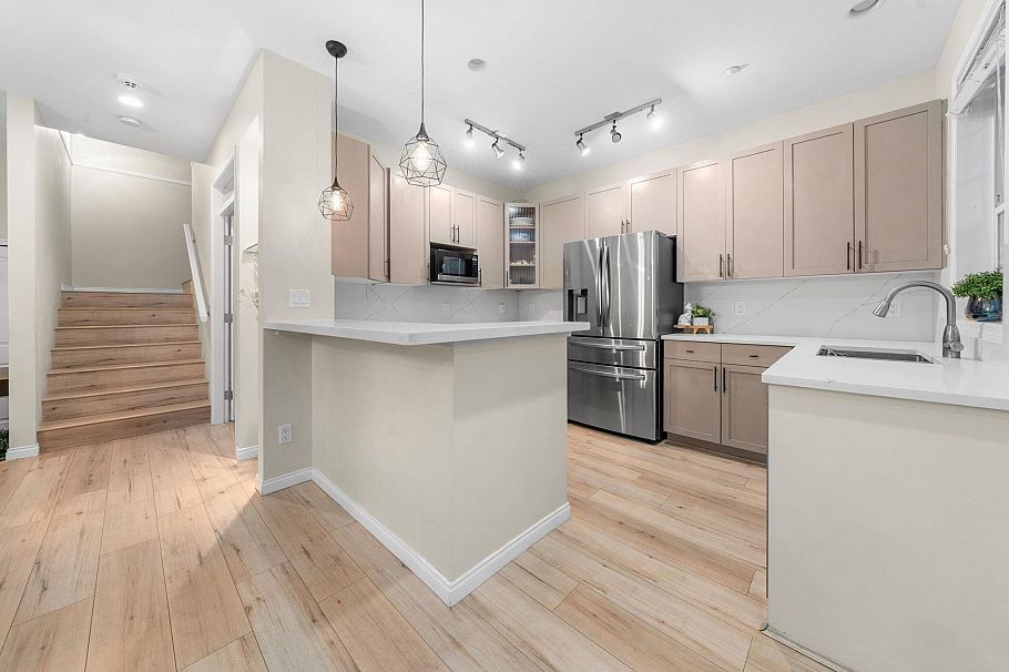 1263 W 16th Street North Vancouver, BC - 14