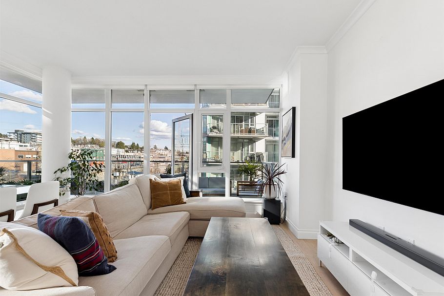 409 185 Victory Ship Way North Vancouver, BC - 13