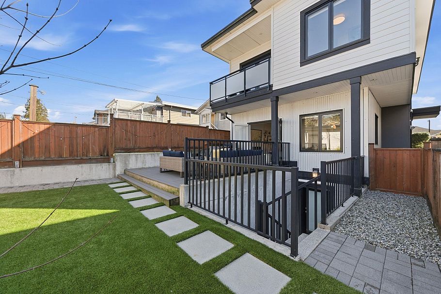 212 E 18th Street North Vancouver, BC - 31