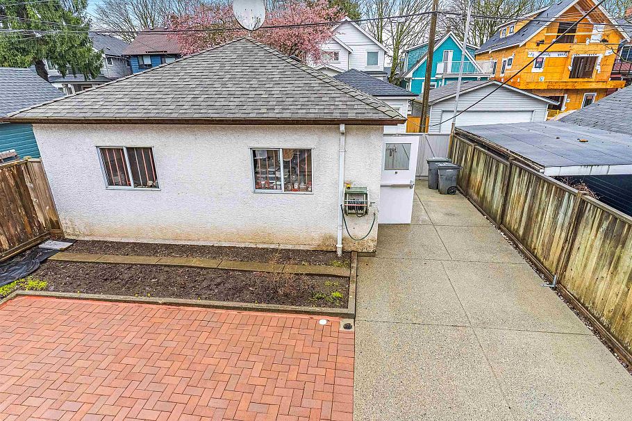 583 W 18th Avenue Vancouver, BC - 29