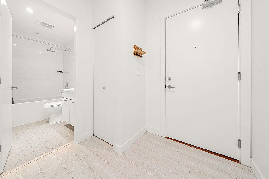 208 711 W 14th Street North Vancouver, BC - 27