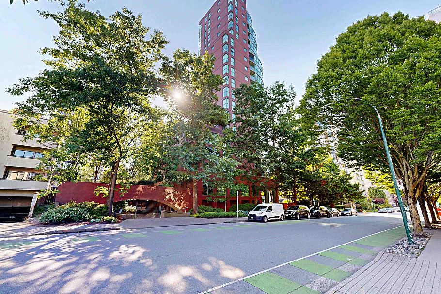 301 1888 Alberni Street Vancouver, BC - 1