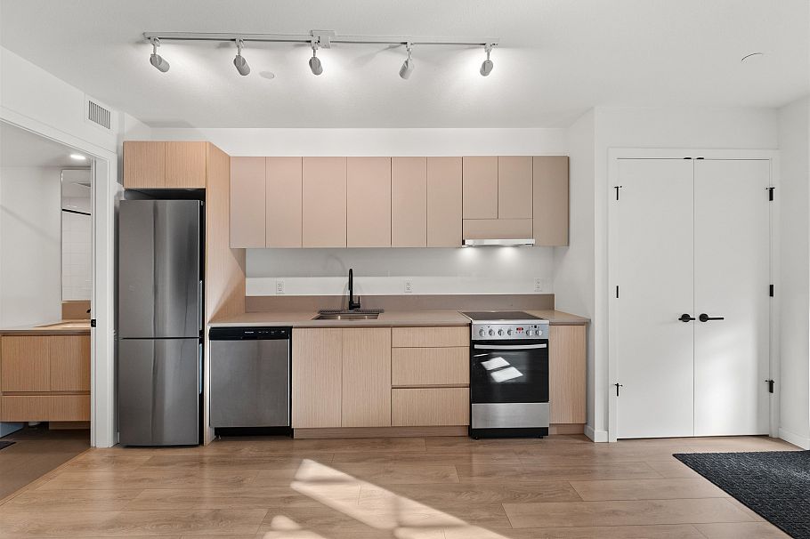 33 528 E 2nd Street North Vancouver, BC - 24