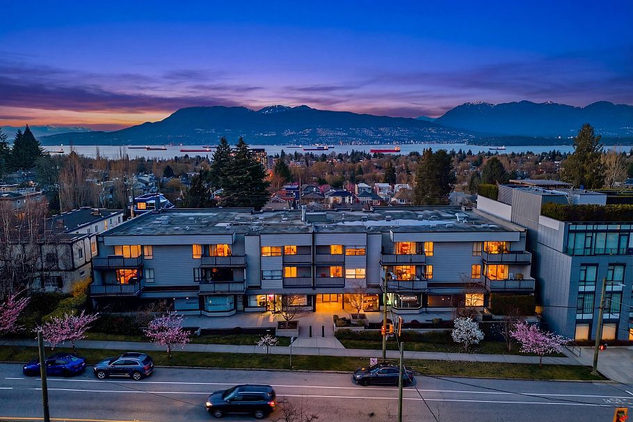 207 3663 W 16 Avenue Vancouver, BC - 36