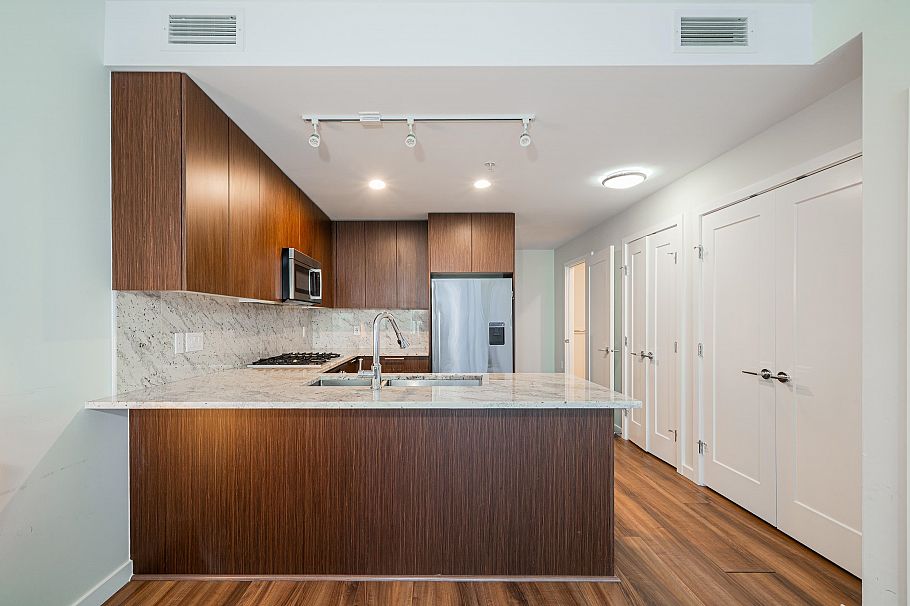 907 8699 Hazelbridge Way Richmond, BC - 8