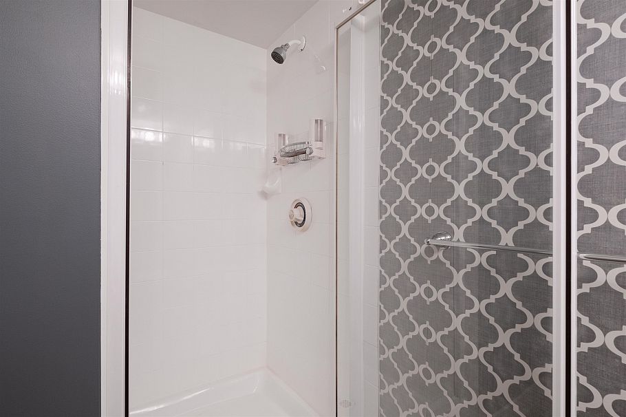 101 8460 Jellicoe Street Vancouver, BC - 22