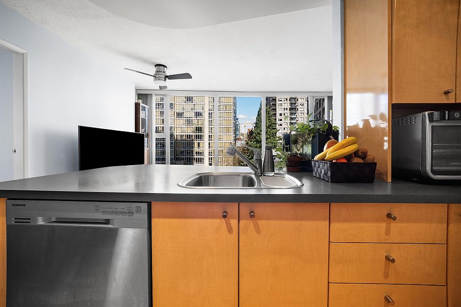 702 1008 Cambie Street Vancouver, BC - 9