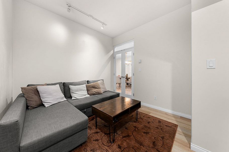 1263 W 16th Street North Vancouver, BC - 21