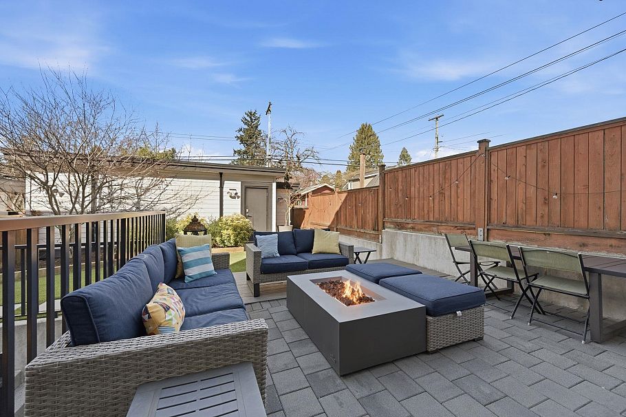 212 E 18th Street North Vancouver, BC - 34