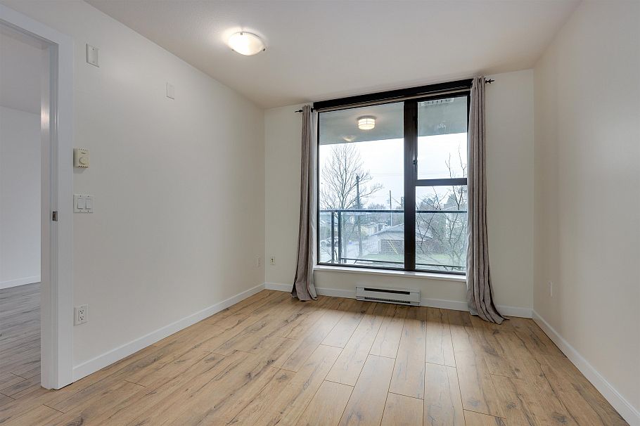 306 683 W Victoria Park North Vancouver, BC - 12