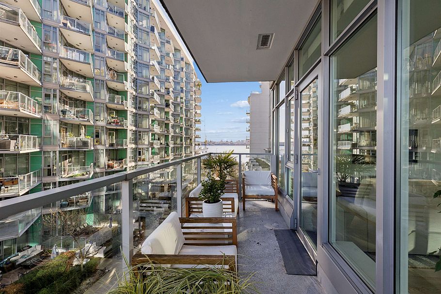 409 185 Victory Ship Way North Vancouver, BC - 23