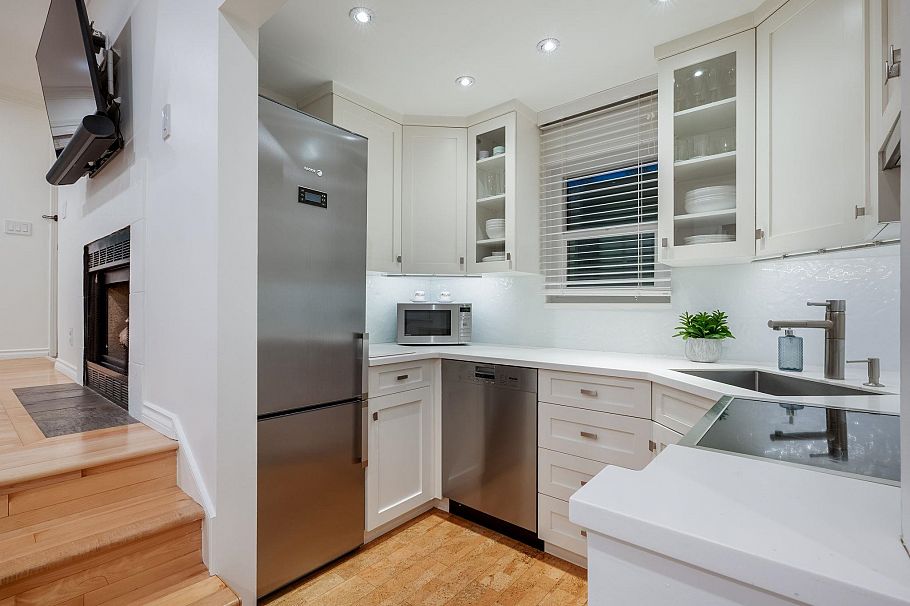 195 W 13th Avenue Vancouver, BC - 14