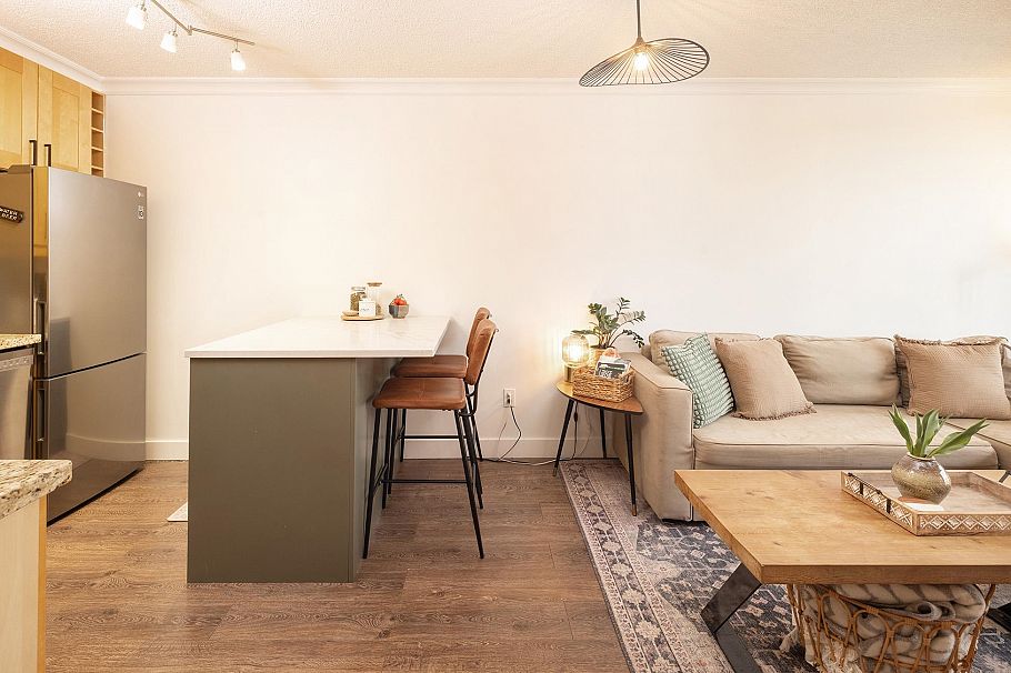 2004 145 St. Georges Avenue North Vancouver, BC - 4