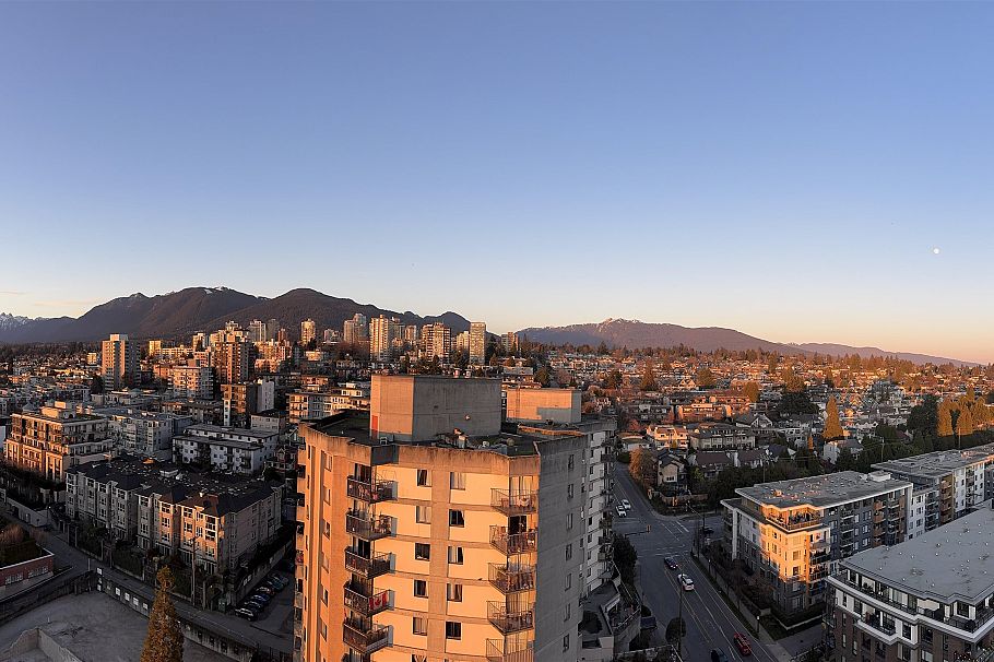 2004 145 St. Georges Avenue North Vancouver, BC - 16