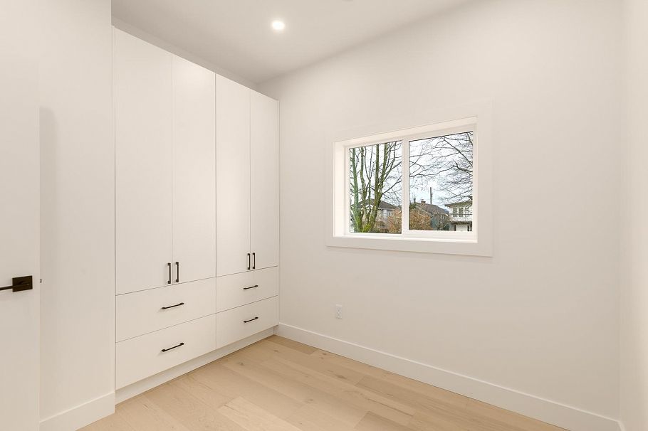 1 3506 E Pender Street Vancouver, BC - 14