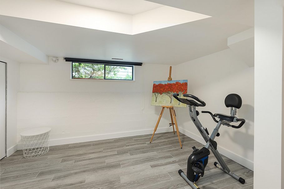 1915 Chesterfield Avenue North Vancouver, BC - 23