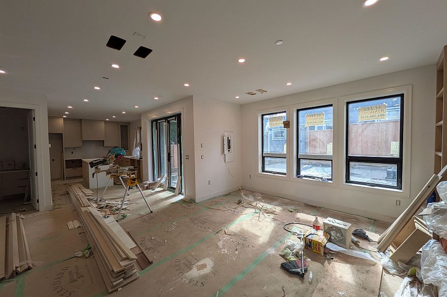 918 E 16th Avenue Vancouver, BC - 4