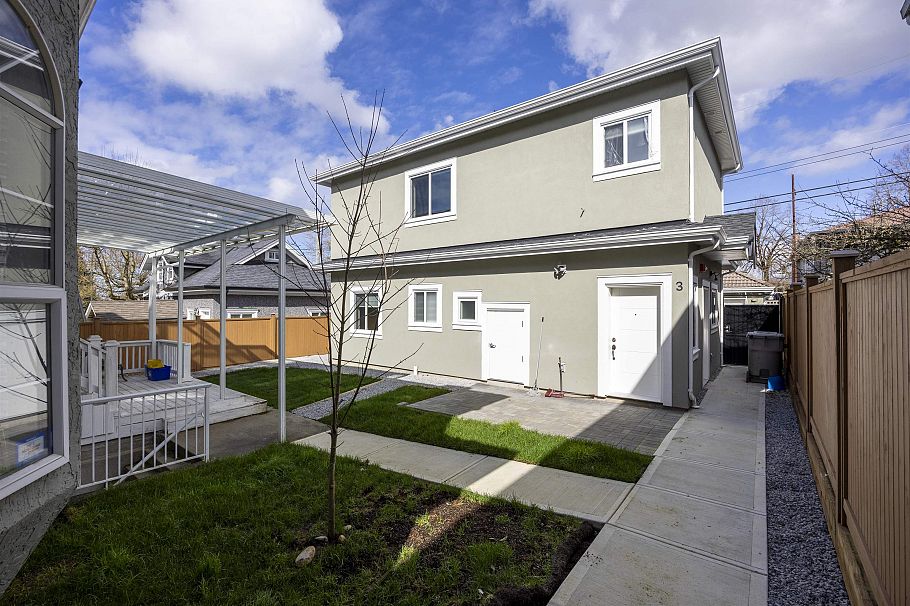 3259 E 46th Avenue Vancouver, BC - 3