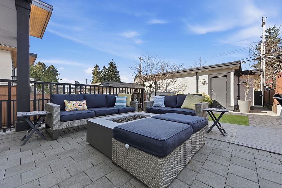 212 E 18th Street North Vancouver, BC - 35