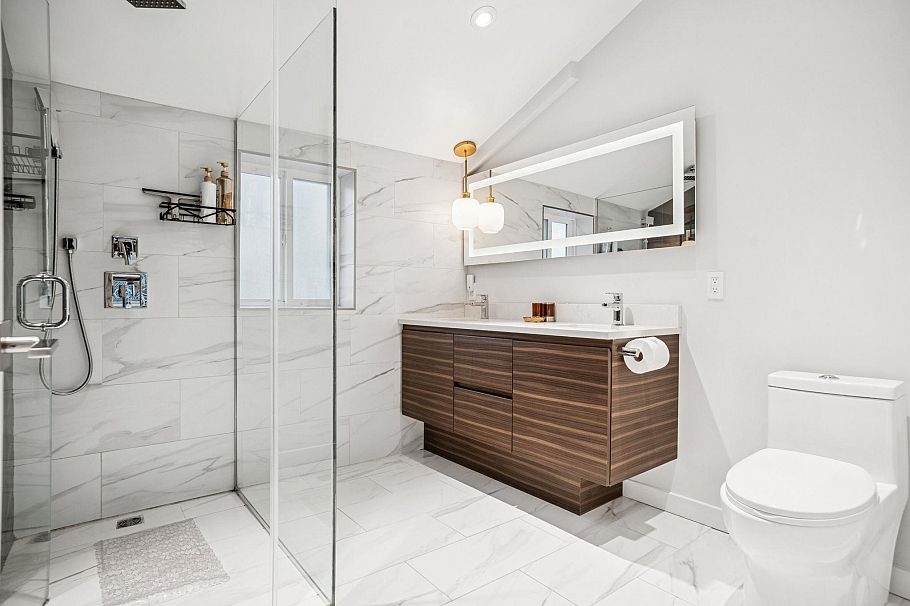 933 Mclean Drive Vancouver, BC - 12