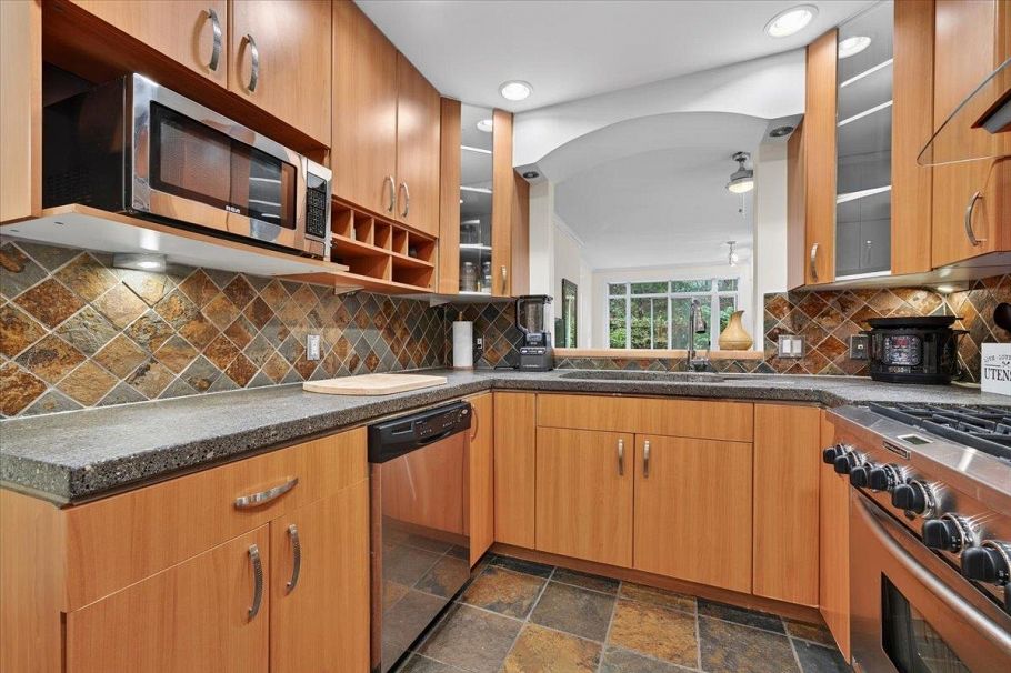 211 3600 Windcrest Drive North Vancouver, BC - 13