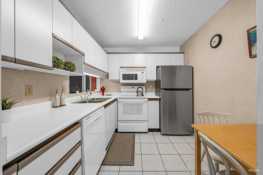 101 1924 Comox Street Vancouver, BC - 11