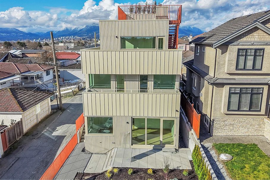 1 2915 E 5th Avenue Vancouver, BC - 2