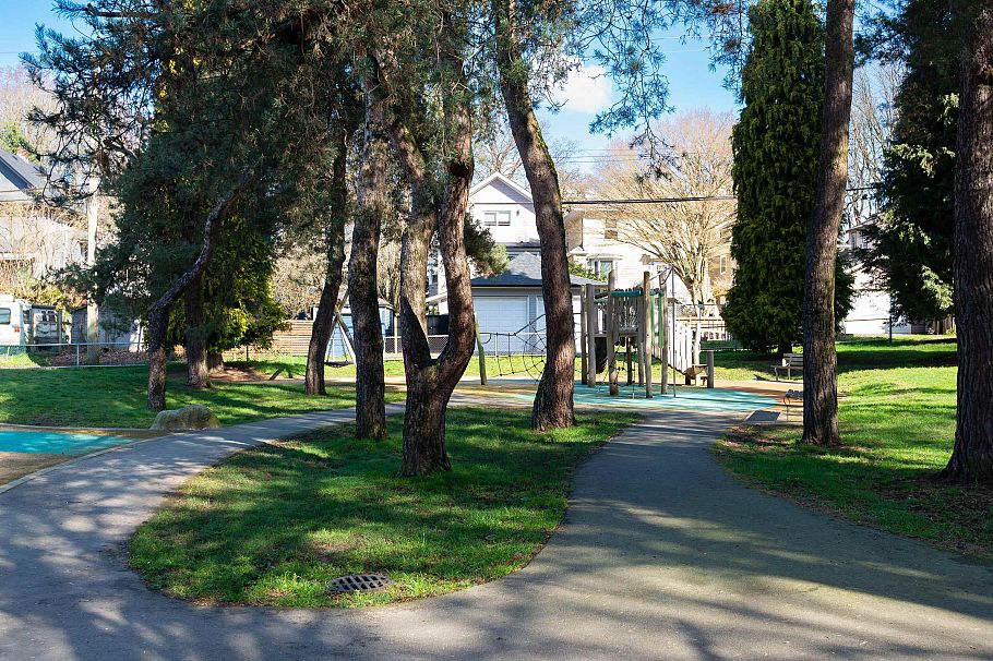 1346 E 11th Avenue Vancouver, BC - 25