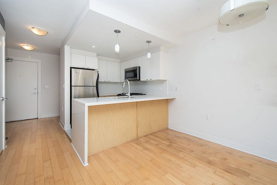 301 160 W 3rd Street North Vancouver, BC - 3