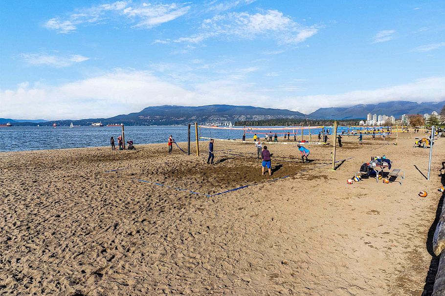 2570 W 2nd Avenue Vancouver, BC - 9