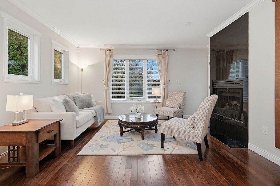 1558 Bowser Avenue North Vancouver, BC - 3