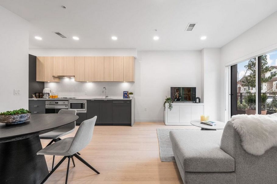 2425 Grant Street Vancouver, BC - 2