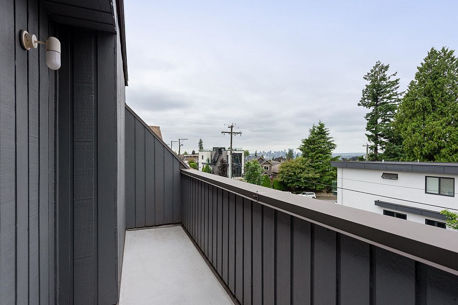 1915 Chesterfield Avenue North Vancouver, BC - 33