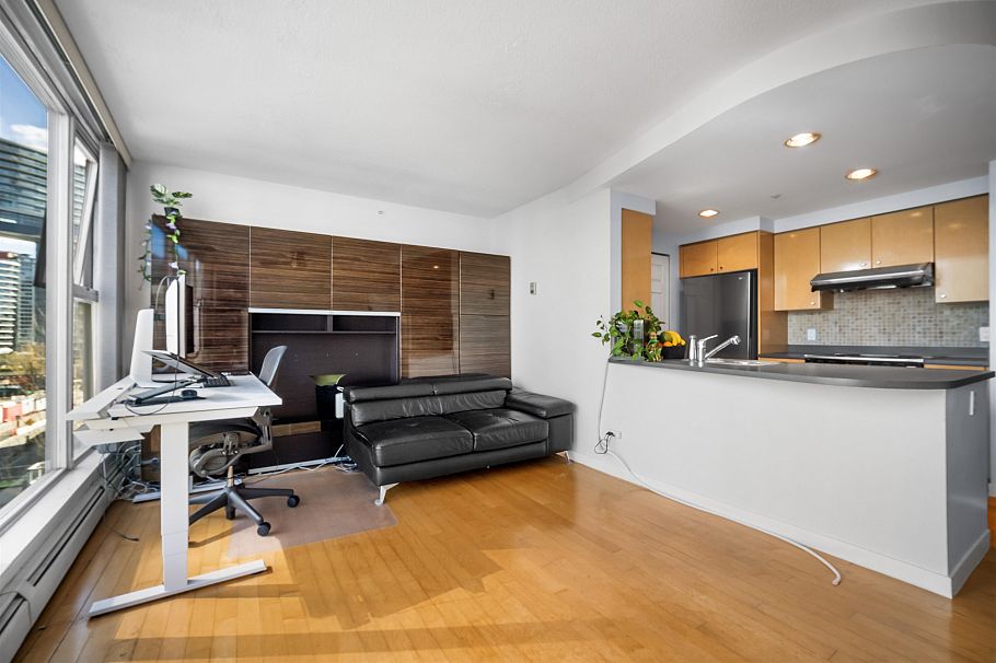 702 1008 Cambie Street Vancouver, BC - 5