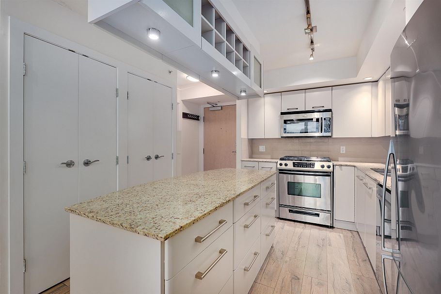 306 683 W Victoria Park North Vancouver, BC - 3