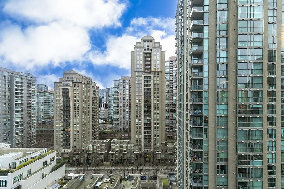 2010 939 Homer Street Vancouver, BC - 24