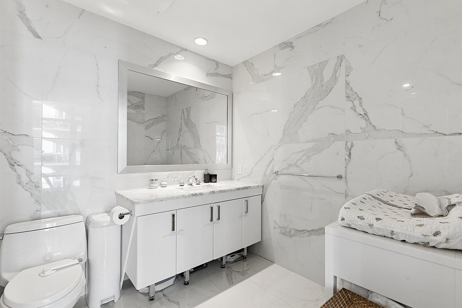 409 185 Victory Ship Way North Vancouver, BC - 19