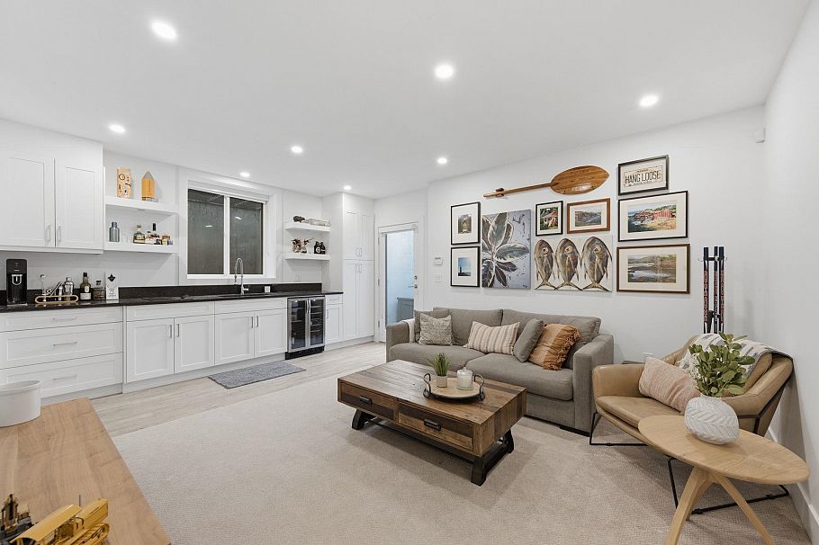 212 E 18th Street North Vancouver, BC - 25