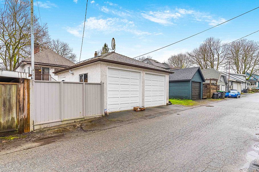 583 W 18th Avenue Vancouver, BC - 35