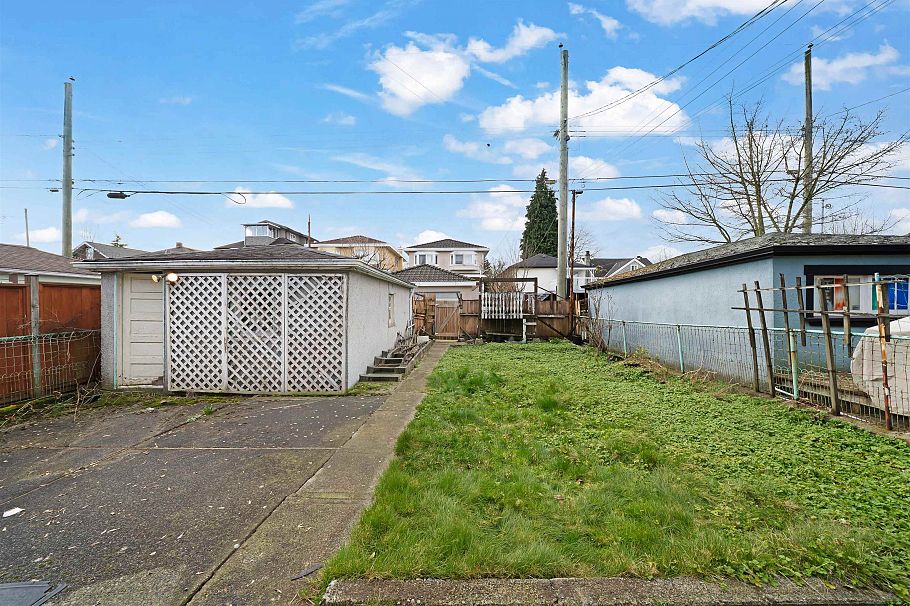 2616 Venables Street Vancouver, BC - 3