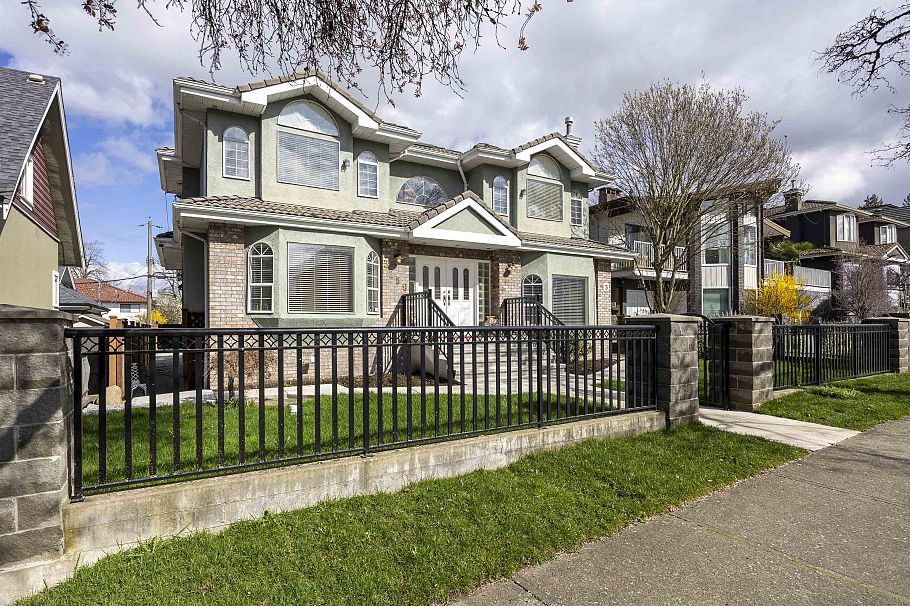 3259 E 46th Avenue Vancouver, BC - 2