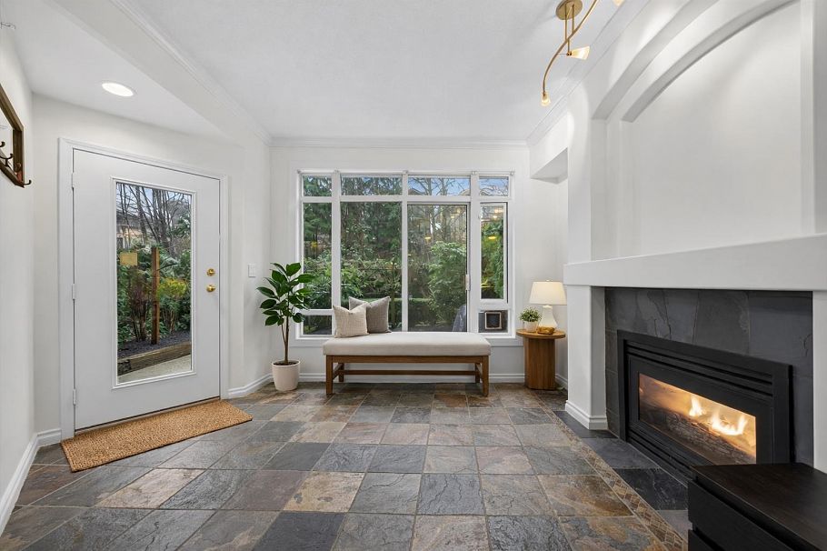 211 3600 Windcrest Drive North Vancouver, BC - 4