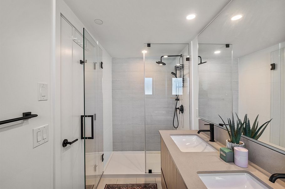 33 528 E 2nd Street North Vancouver, BC - 16